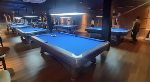 Finley Jakarta Cafe & Billiard