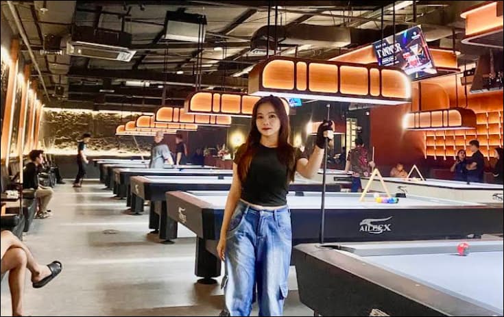 Solitaire Billiard & Bar